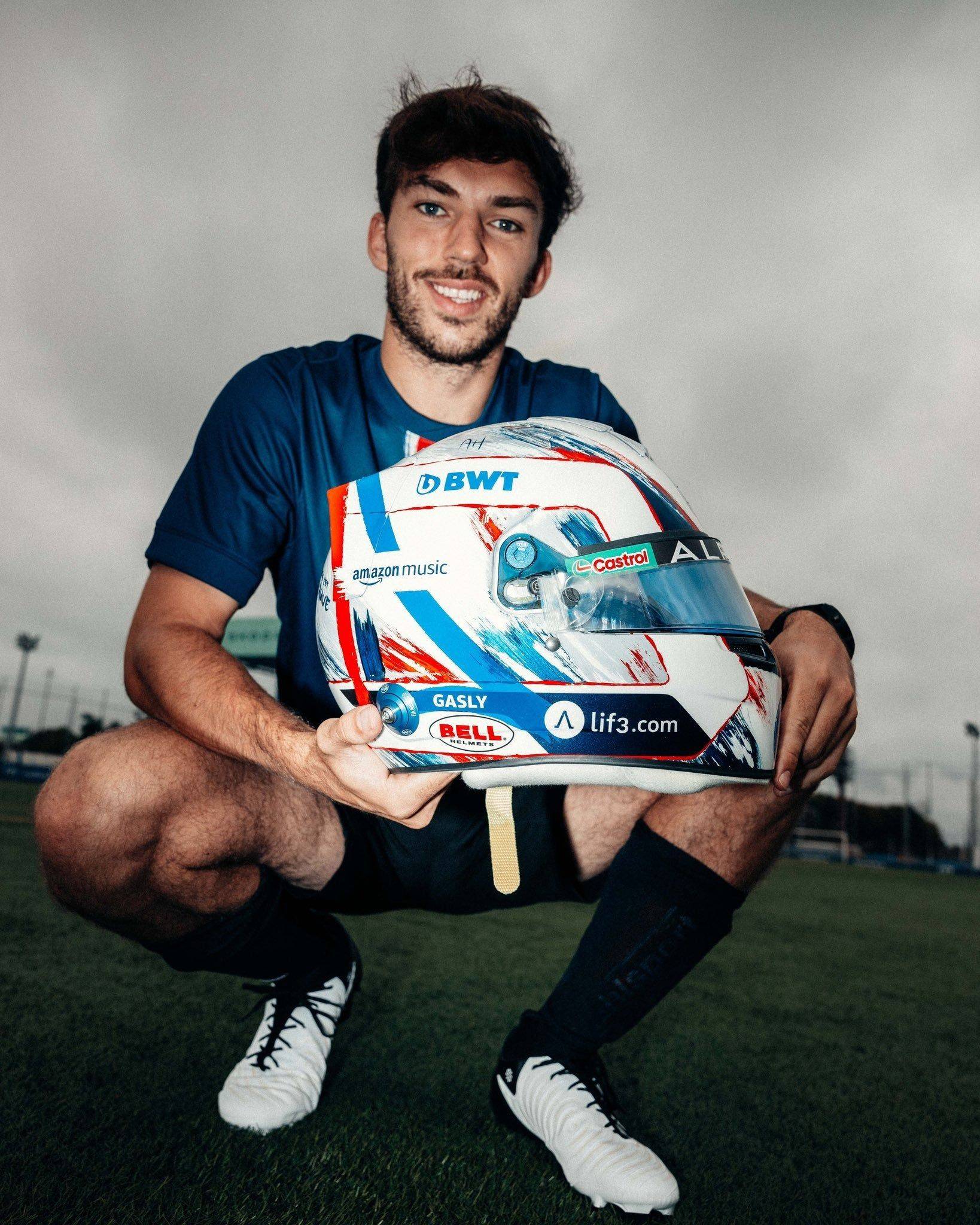 名称:Gasly F1 英国大奖赛定制头盔:巴黎圣日耳曼