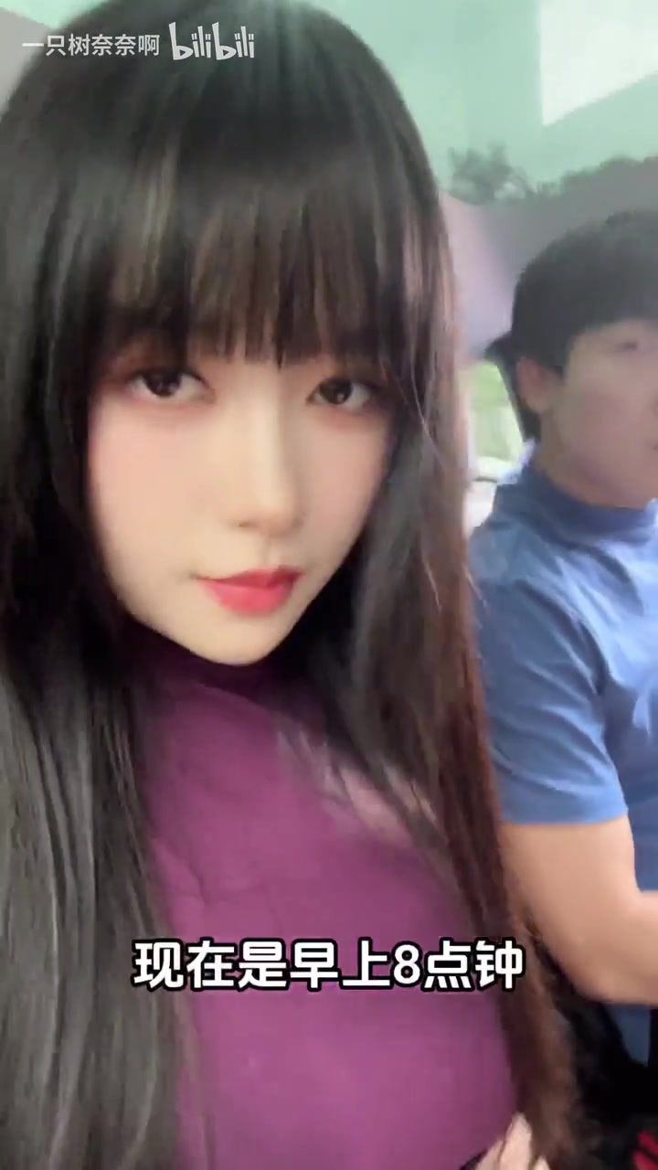 细说什么类型?树奈奈:今天和小伞去拍短剧了,我演的女老板
